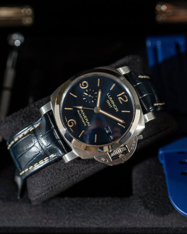 Panerai Luminor GMT PAM01033 - Box & Papers 2020