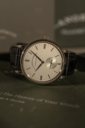 A. Lange & Söhne Saxonia 219.026 – White Gold – Full Set (2022)