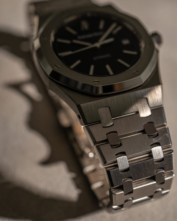 Audemars Piguet Royal Oak 15300ST - Black Dial - Box & Extract (2005)