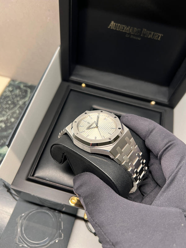 Audemars Piguet Royal Oak 15500ST - Complete Set (Mint Condition)