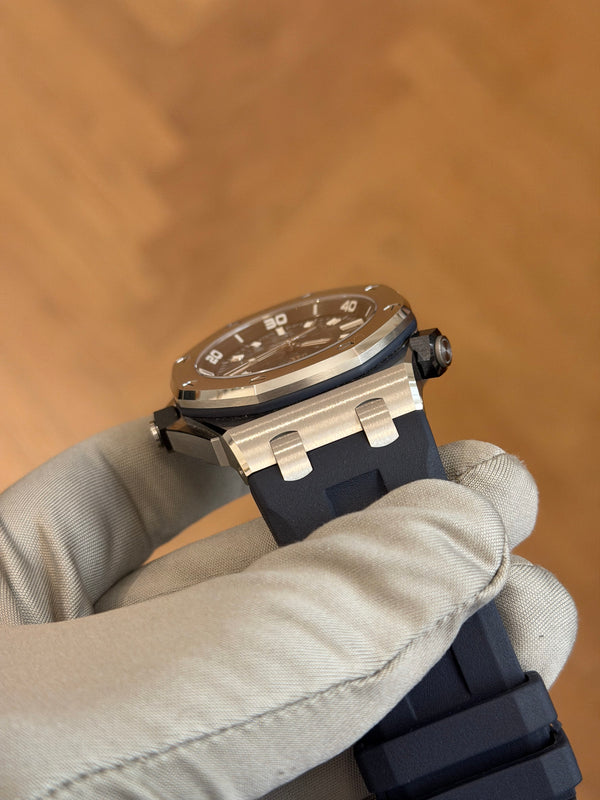 Audemars Piguet Royal Oak Offshore Diver 15720ST - Blue Mega Tapisserie - Full Set (2024) - Warranty to 2029