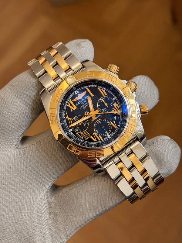 Breitling Chronomat 44 CB011012/B957 - Black Dial - Full Set (2018)