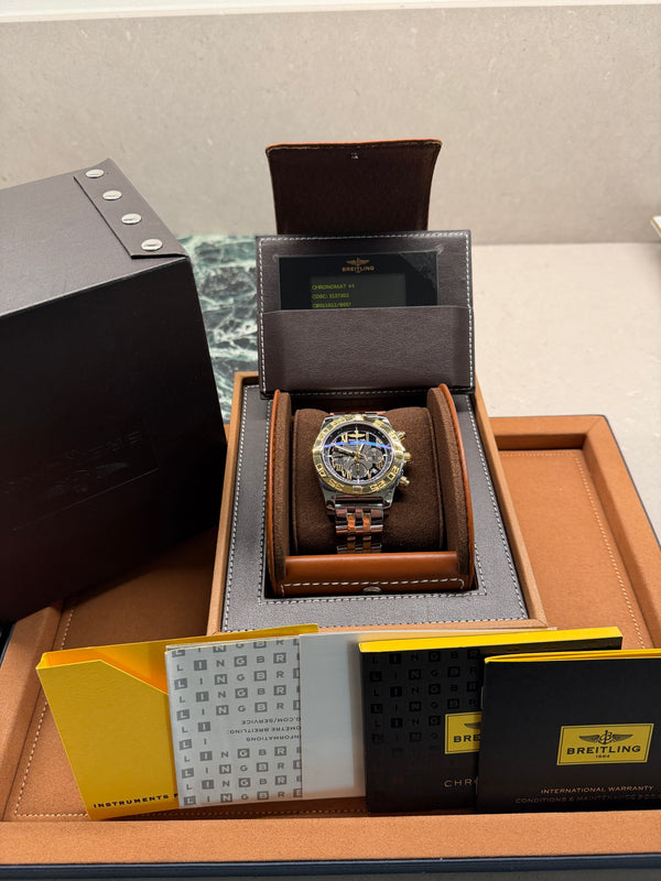 Breitling Chronomat 44 CB011012/B957 - Black Dial - Full Set (2018)