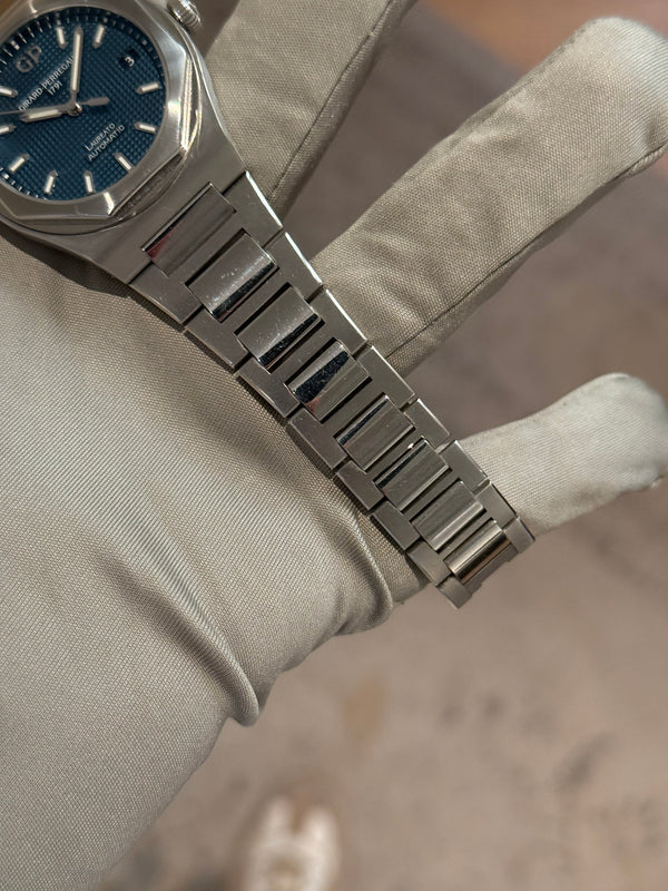 Girard-Perregaux Watch Girard-Perregaux Laureato 42 81005 - Blue Clous de Paris Dial - Full Set - 2022