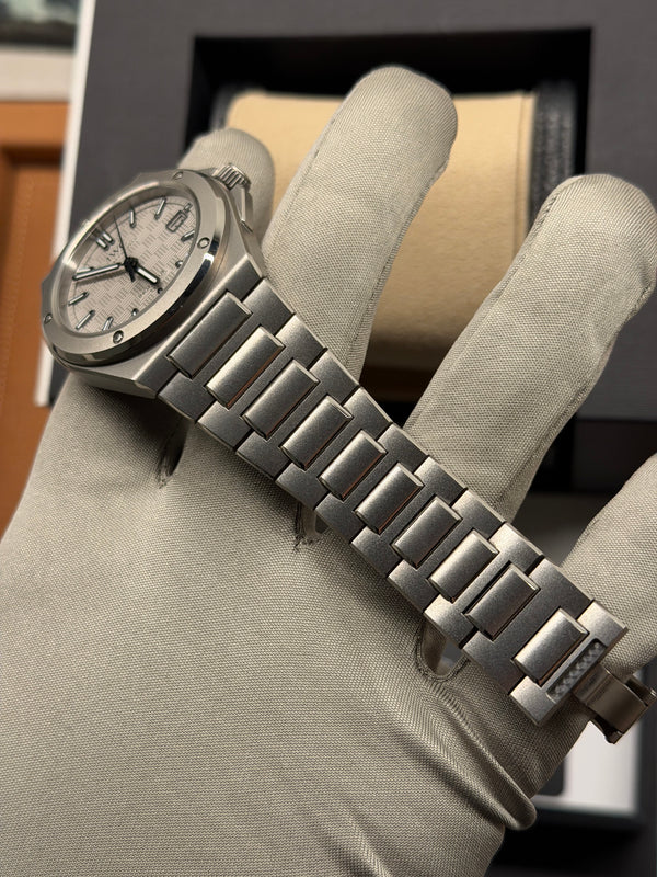 IWC Ingenieur Automatic 40 IW328904 - Titanium - Full Set (2024)
