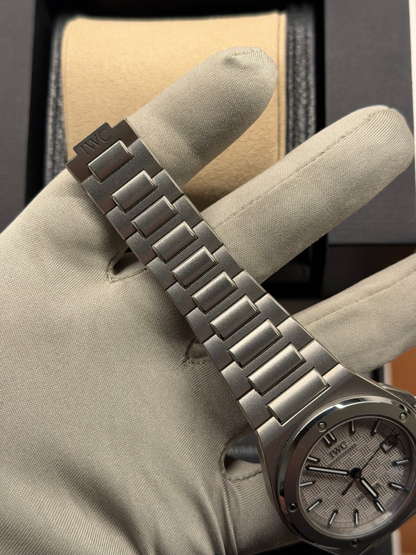 IWC Ingenieur Automatic 40 IW328904 - Titanium - Full Set (2024)