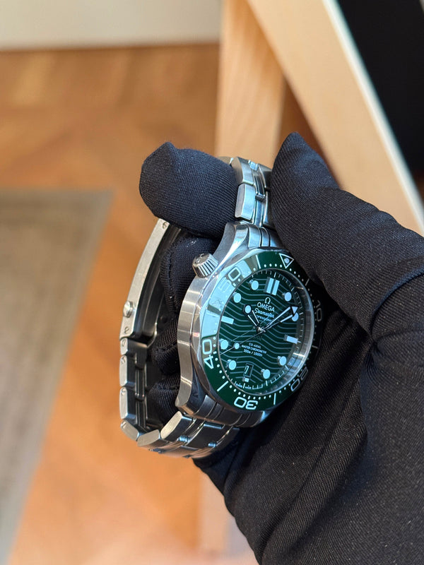 Omega Watch Seamaster Diver 300M 210.304.2201.00.01 - Green - Full Set - 2023
