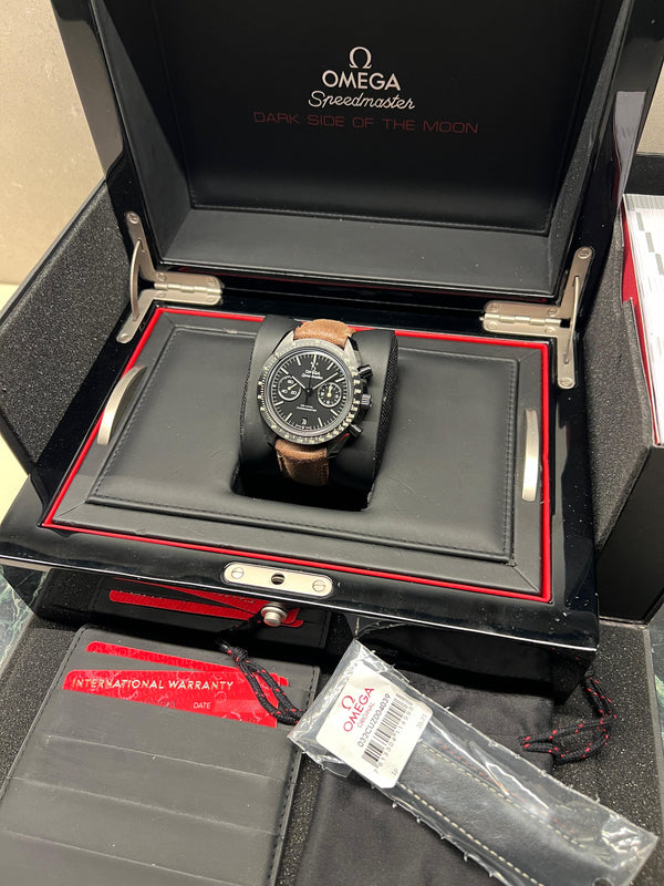 Omega Speedmaster ”Dark side of the Moon” 2023 Box and Papers