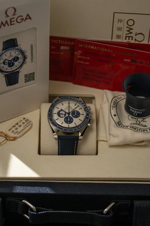 Omega Speedmaster Silver Snoopy Award 50th Anniversary 310.32.42.50.02.001 - Full Set (2024)