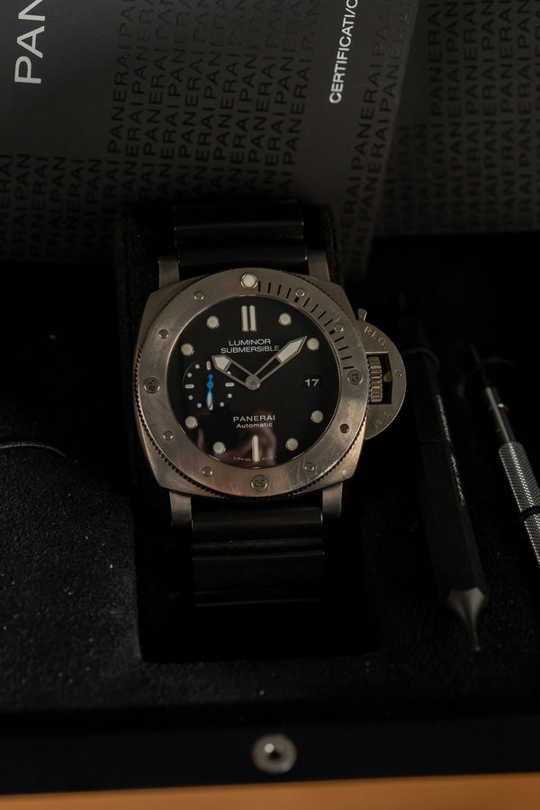 Panerai Luminor Submersible PAM01305 - Box & Papers 2019