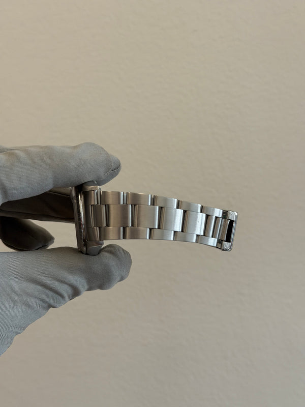 Rolex Datejust 36 16220 - Silver Dial - Engine Turned Bezel - F Serial