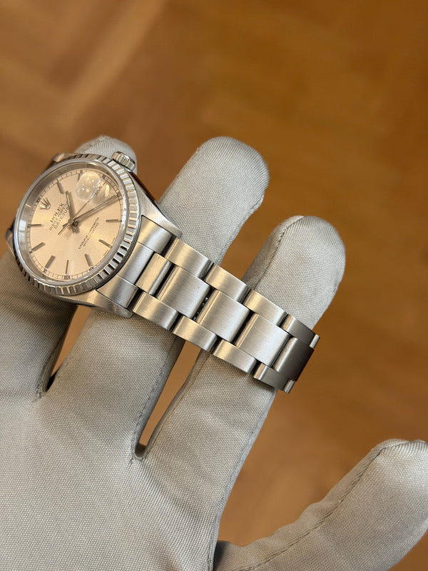 Rolex Datejust 36 16220 - Silver Dial - Engine Turned Bezel - F Serial