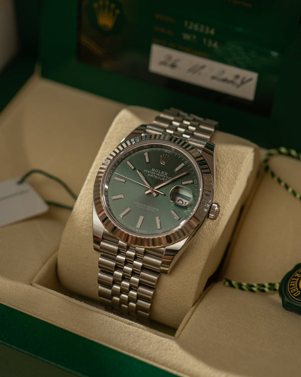 Rolex Datejust 41 126334 – Green Dial – Full Set (2024) - White tag born green.