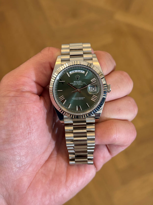 Rolex Watch Day-Date 40 228239 - White Gold Olive Green Roman - Full Set - 2023