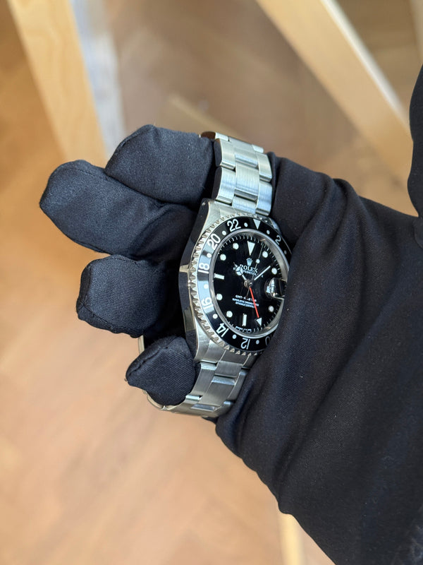 Rolex Watch GMT-Master 16700 - Black Bezel - LC 410 - Box och cert - 1991