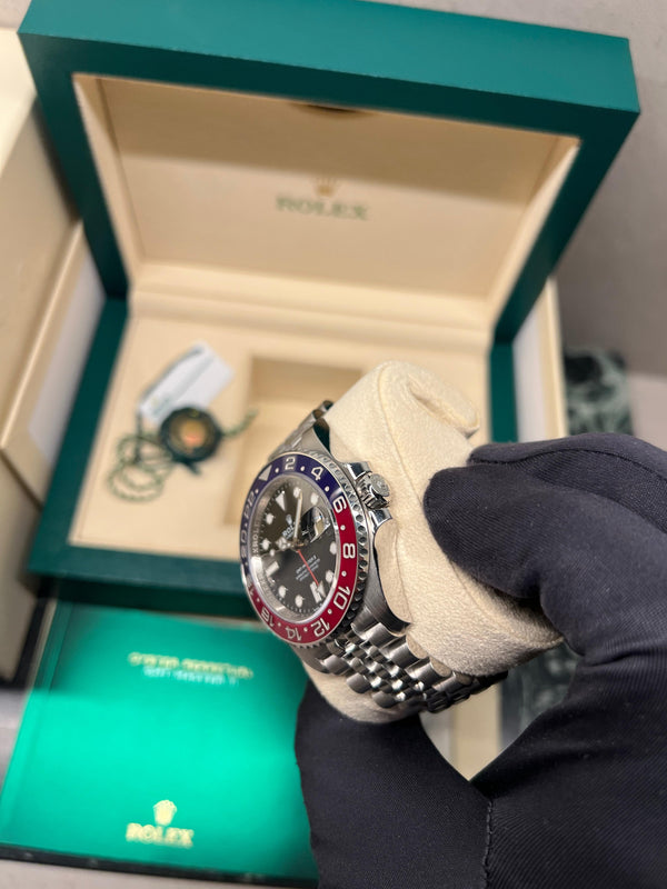 Rolex GMT-Master II 126710BLRO "Pepsi" - Full Set (November 2022)