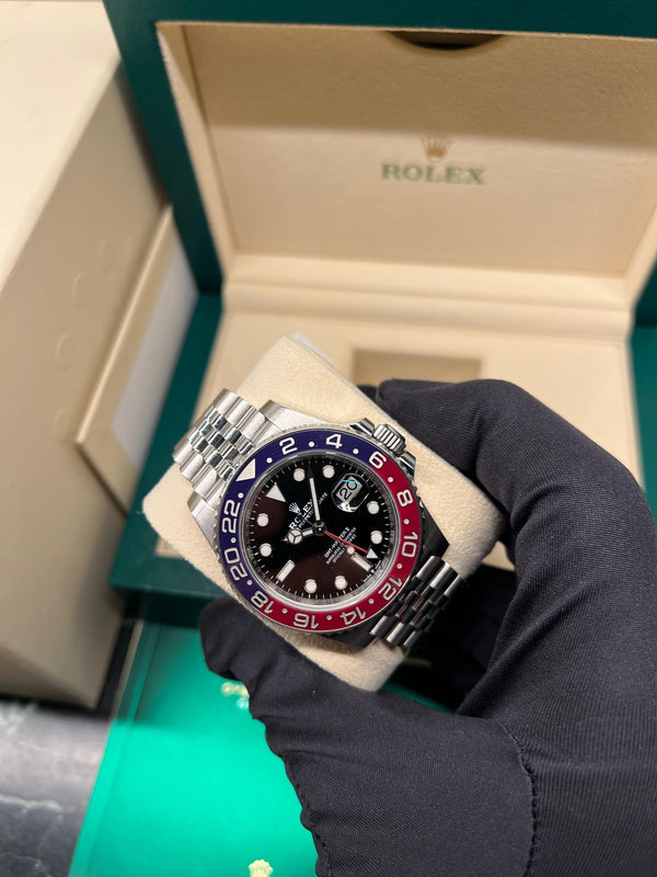 Rolex GMT-Master II 126710BLRO "Pepsi" - Full Set (November 2022)