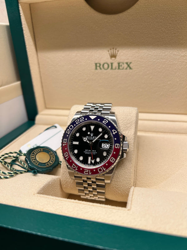 Rolex GMT-Master II 126710BLRO "Pepsi" - Full Set (November 2022)