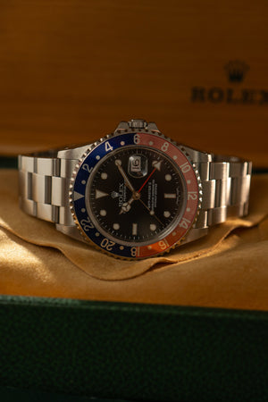Rolex GMT-Master II 16710 “Pepsi” – Box & Papers (2001)