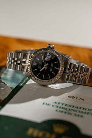 Rolex Watch Lady-Datejust 26 69174 - Black Dial - White Gold Fluted Bezel - Papers Only (1999)