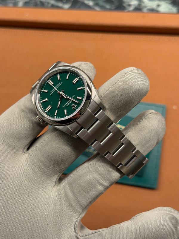 Rolex Oyster Perpetual 36 126000 - Green Dial - Full Set (2023)