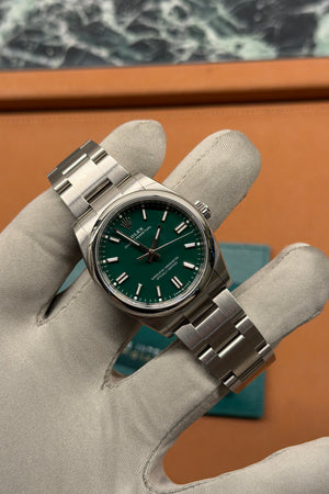Rolex Oyster Perpetual 36 126000 - Green Dial - Full Set (2023)