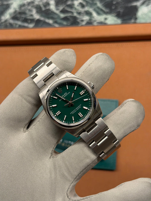 Rolex Oyster Perpetual 36 126000 - Green Dial - Full Set (2023)