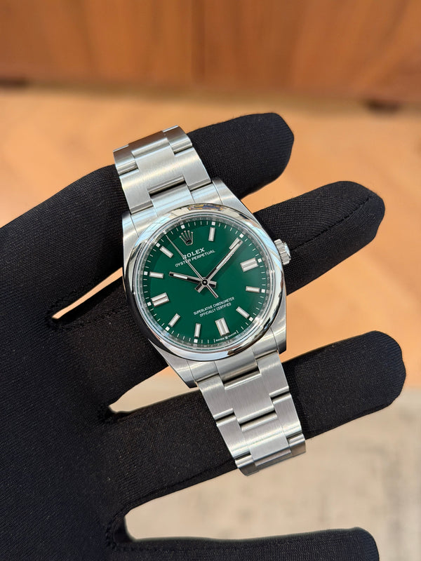 Rolex Watch Oyster Perpetual 36 126000 - Green Dial - Full Set (2023)
