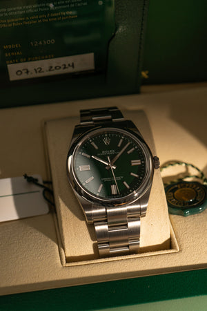 Rolex Oyster Perpetual 41 124300 - Green Dial - Full Set (2024)