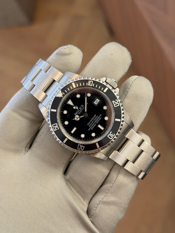 Rolex Sea-Dweller 16600 - Unworn NOS with Stickers - Full Set (2003)