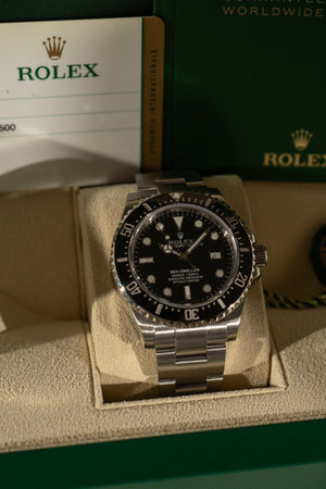 Rolex Sea-Dweller 4000 116600 – Box & Card (2015)