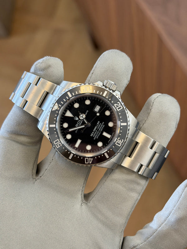 Rolex Sea-Dweller 4000 116600 - NOS with Stickers - Full Set (2017)