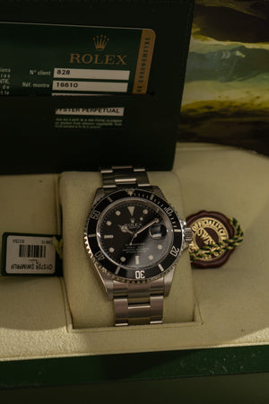 Rolex Submariner Date 16610 - New Old Stock - Full Set (V-Serial)