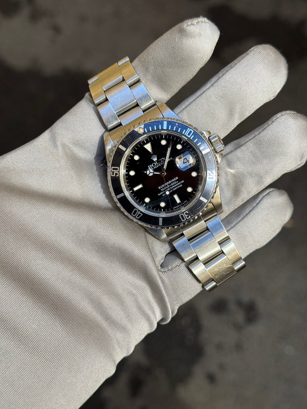 Rolex Watch Submariner Date 16610 - Tritium Dial - Box and Service Papers (1992)