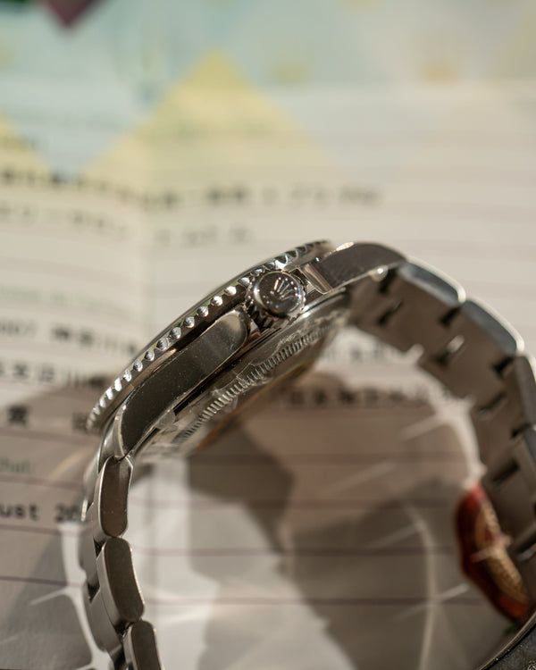 Rolex Submariner Date 16610LV “Kermit” –  With papers & Unworn (2005)