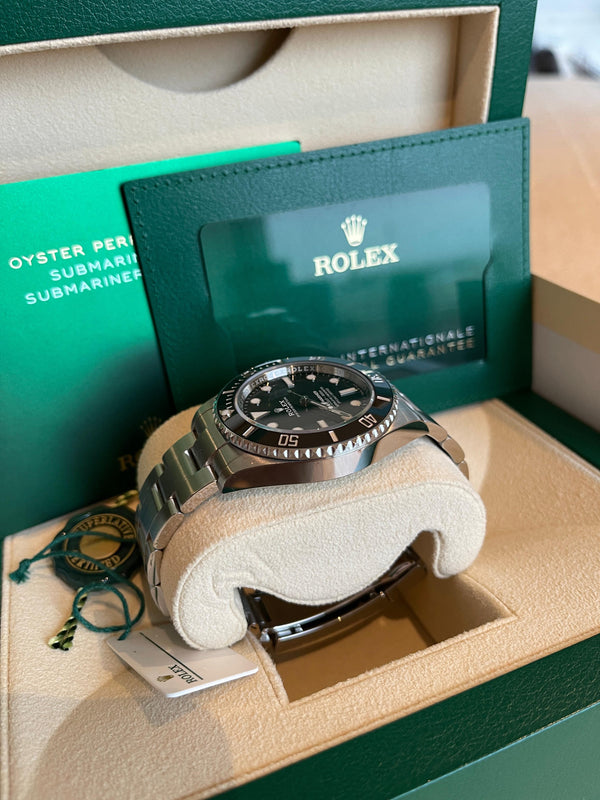 Rolex Submariner "No Date" 124060 - Full Set (2022)