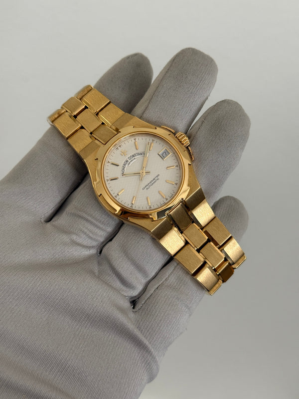 Vacheron Constantin Watch Overseas 42050/423J-8480 - 18k Yellow Gold - Silver Guilloché Dial - Bucherer CPO 2021