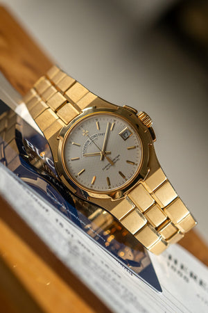 Vacheron Constantin Watch Overseas 42050/423J-8480 - 18k Yellow Gold - Silver Guilloché Dial - Bucherer CPO 2021