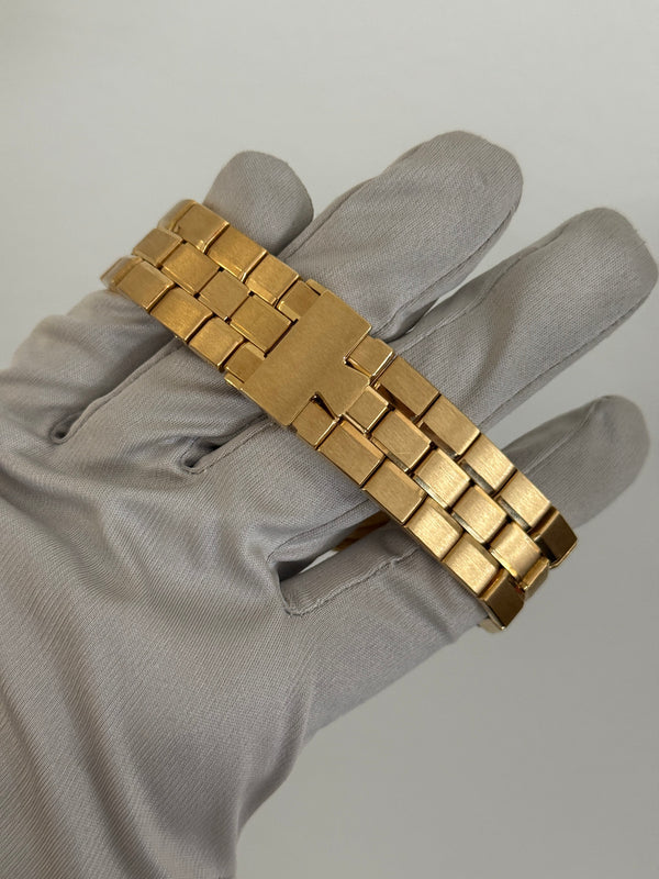 Vacheron Constantin Watch Overseas 42050/423J-8480 - 18k Yellow Gold - Silver Guilloché Dial - Bucherer CPO 2021